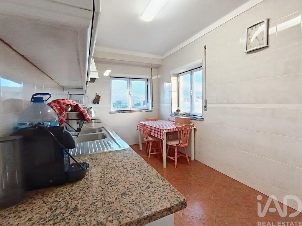 Apartment in Atouguia da Baleia - Image 5