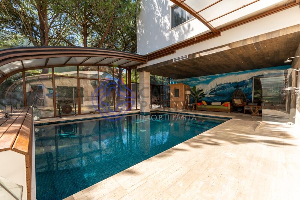 T-5 house with unique features.