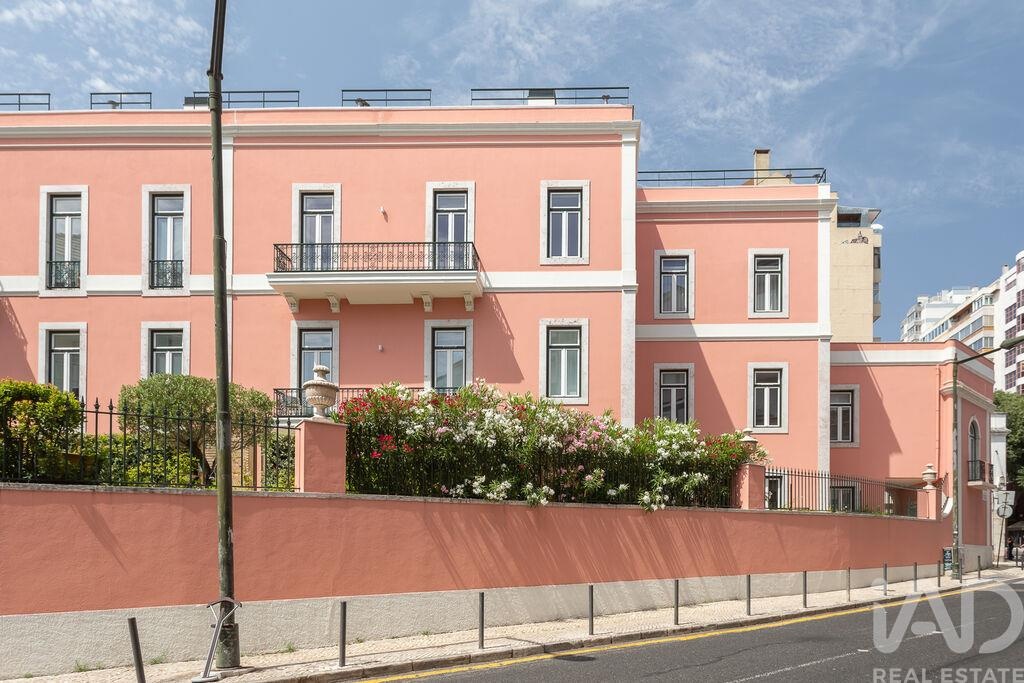 Apartment in Campolide - Image 2