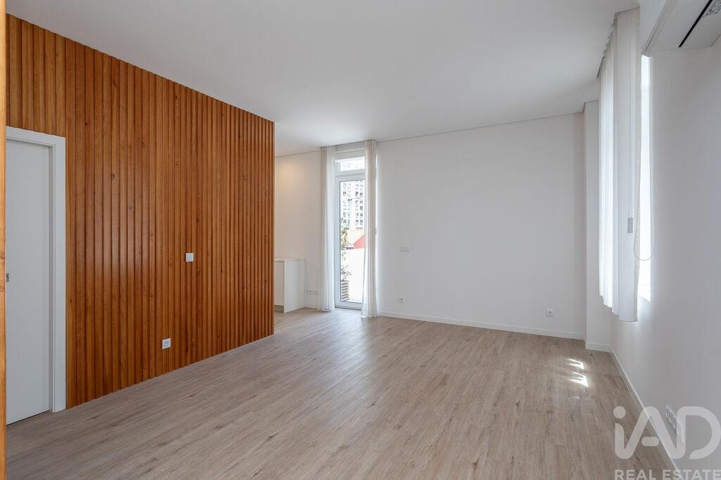Apartment in Campolide - Image 5