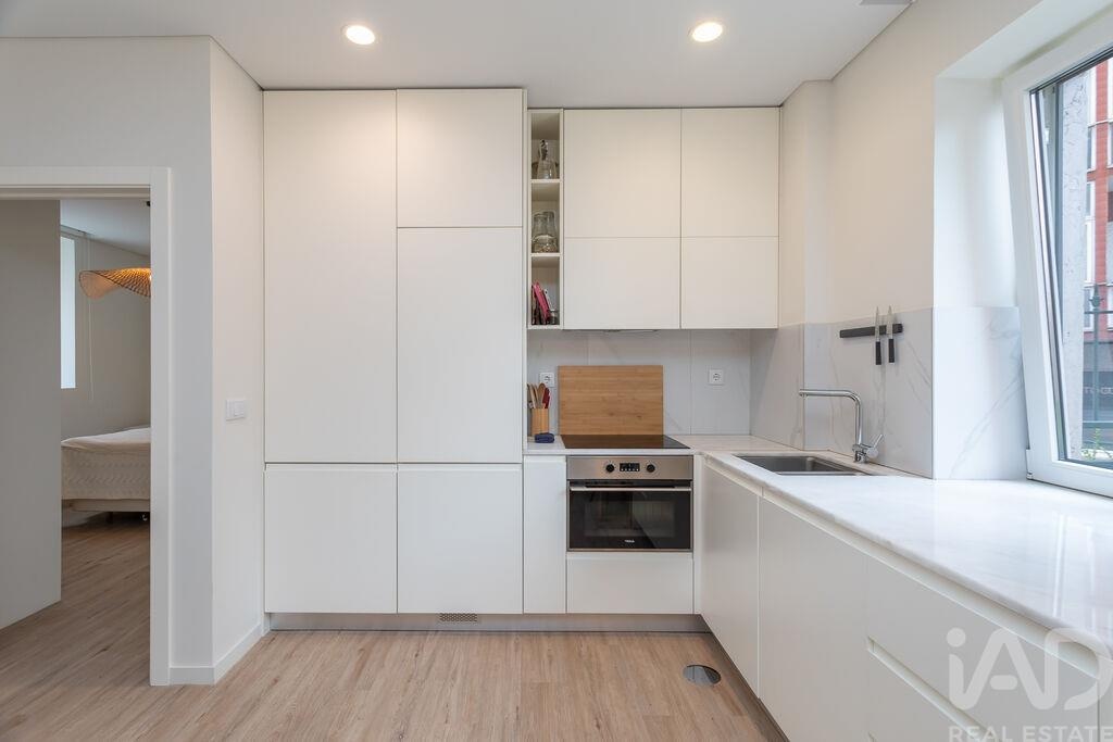 Apartment in Campolide - Image 5