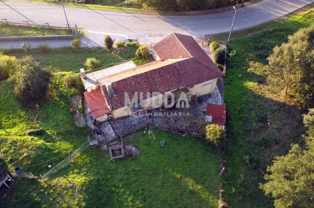 Moradia T5 no Centro de Milheirós de Poiares