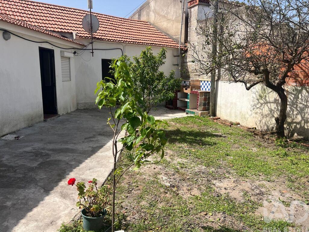 House in Valbom - Image 4