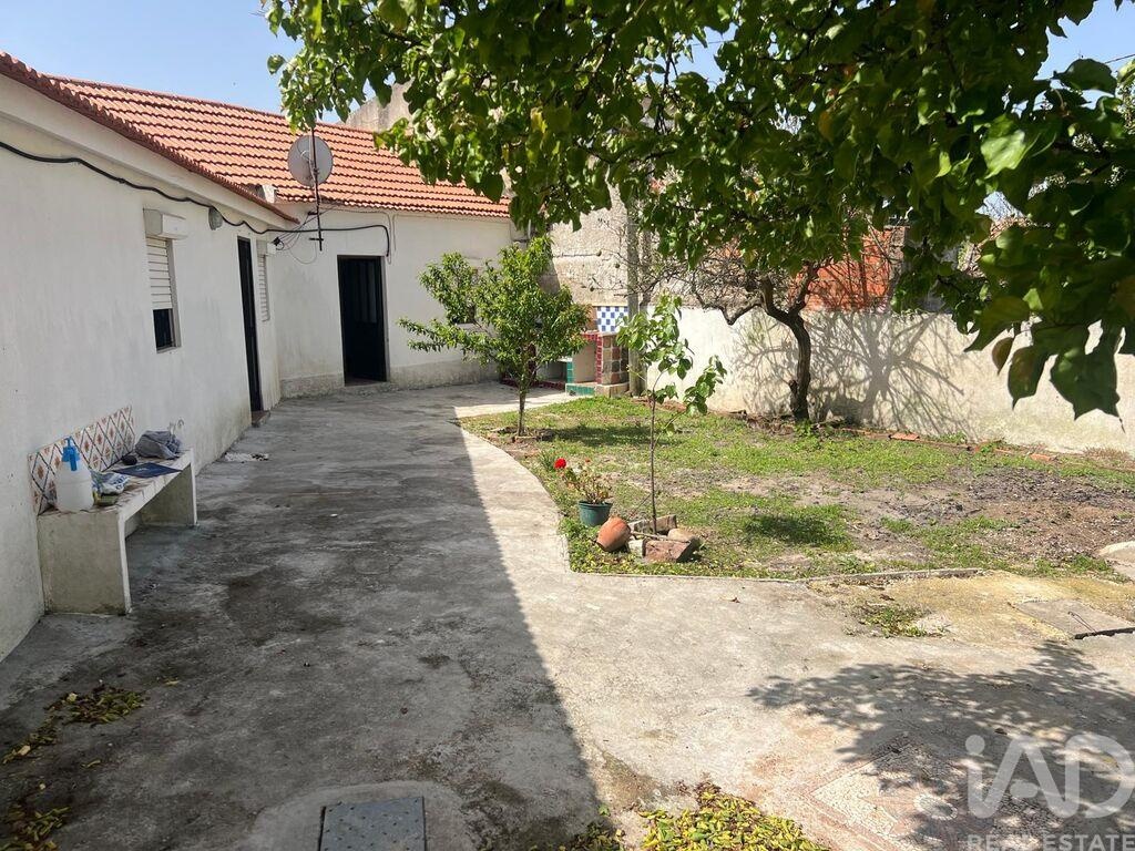 House in Valbom - Image 2