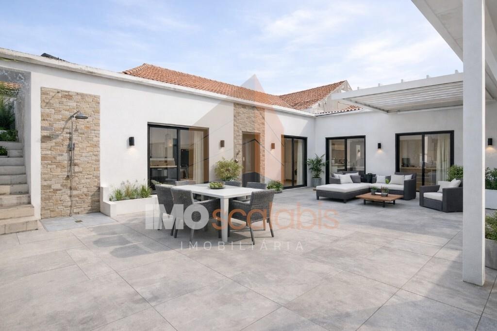 Moradia T4 no centro de Almeirim