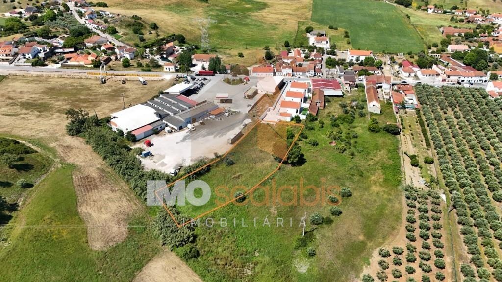 Terreno urbano com viabilidade de construção em Tremês, Santarém