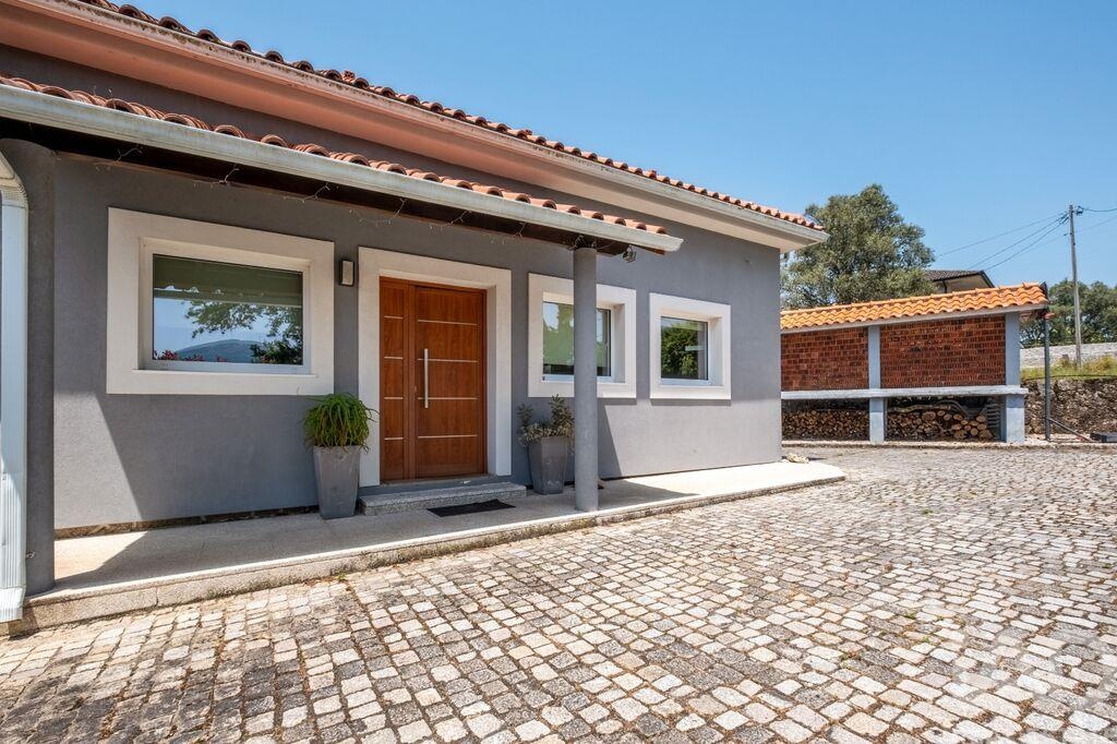 House in Cambeses - Image 2