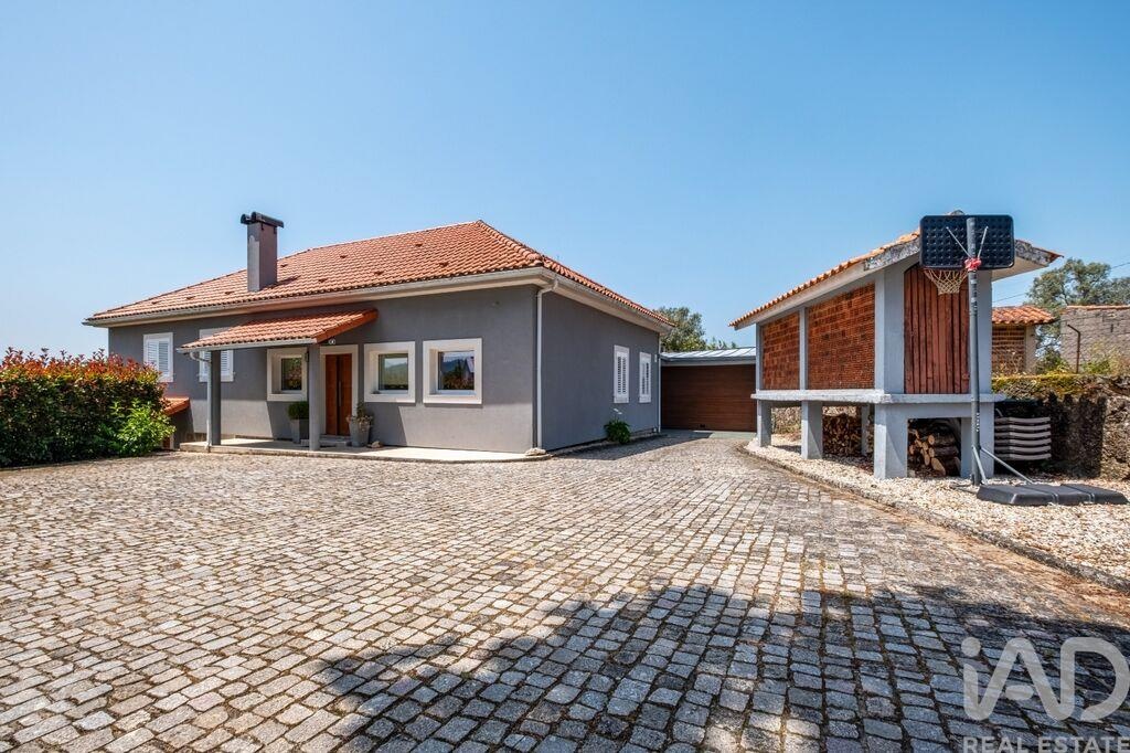 House in Cambeses - Image 3