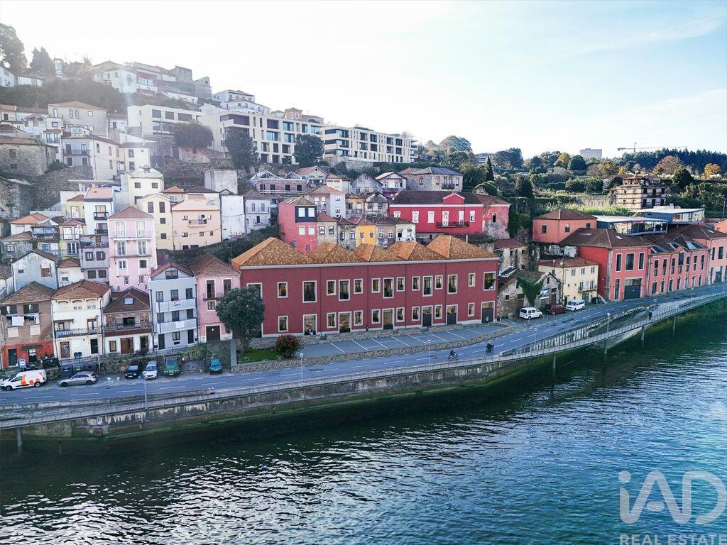 Apartment in Vila Nova de Gaia - Image 3