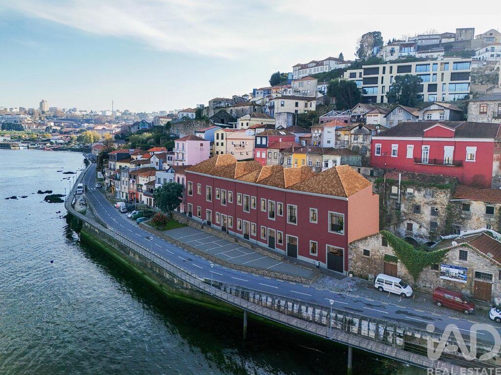 Apartment in Vila Nova de Gaia - Image 2