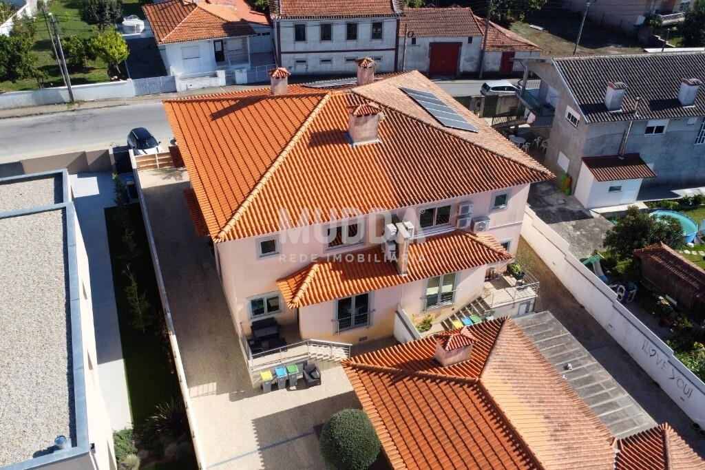 Excelente moradia geminada T4 em Santa Maria da Feira