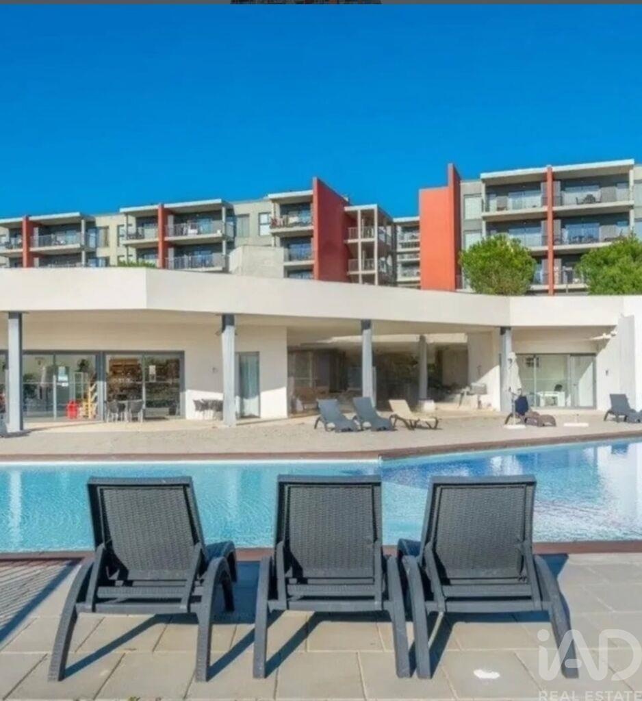 Apartment in Mexilhoeira Grande - Image 3