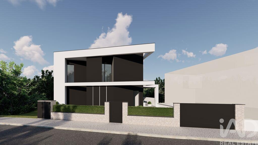 House in Mexilhoeira Grande - view 1