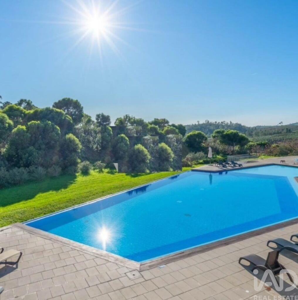 Apartment in Mexilhoeira Grande - Image 2