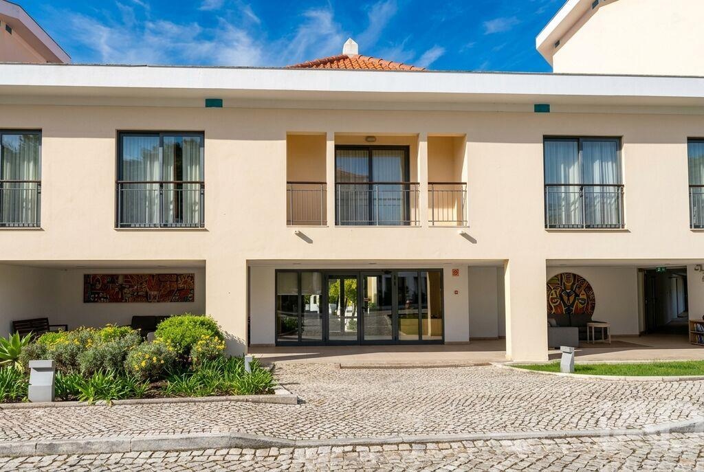 Apartment in Quarteira - Image 2