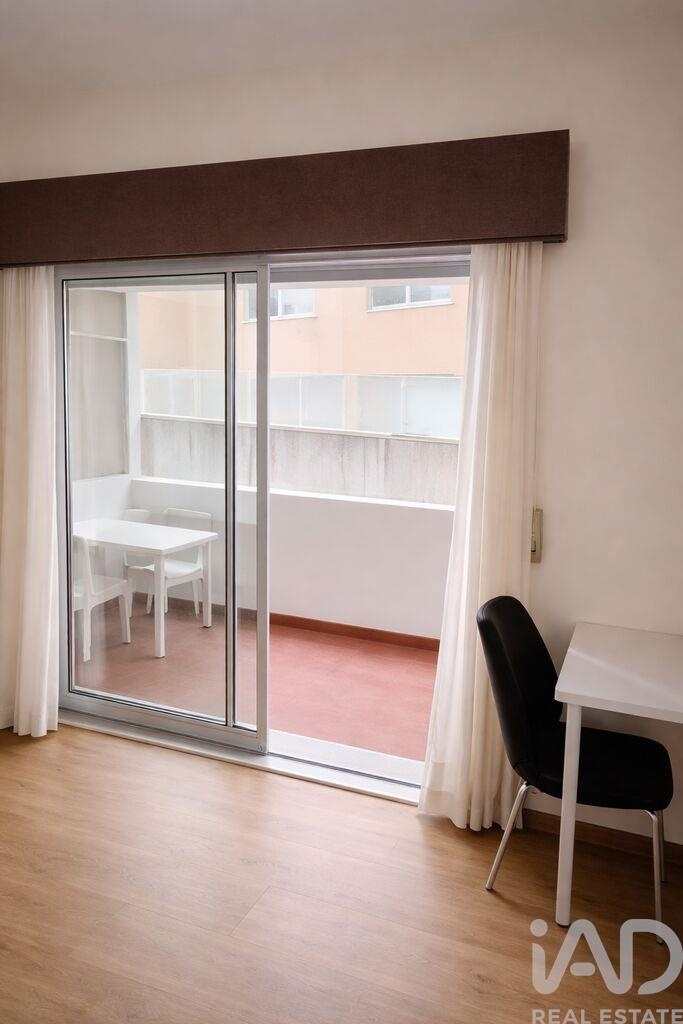 Apartment in Lordelo do Ouro - Image 4