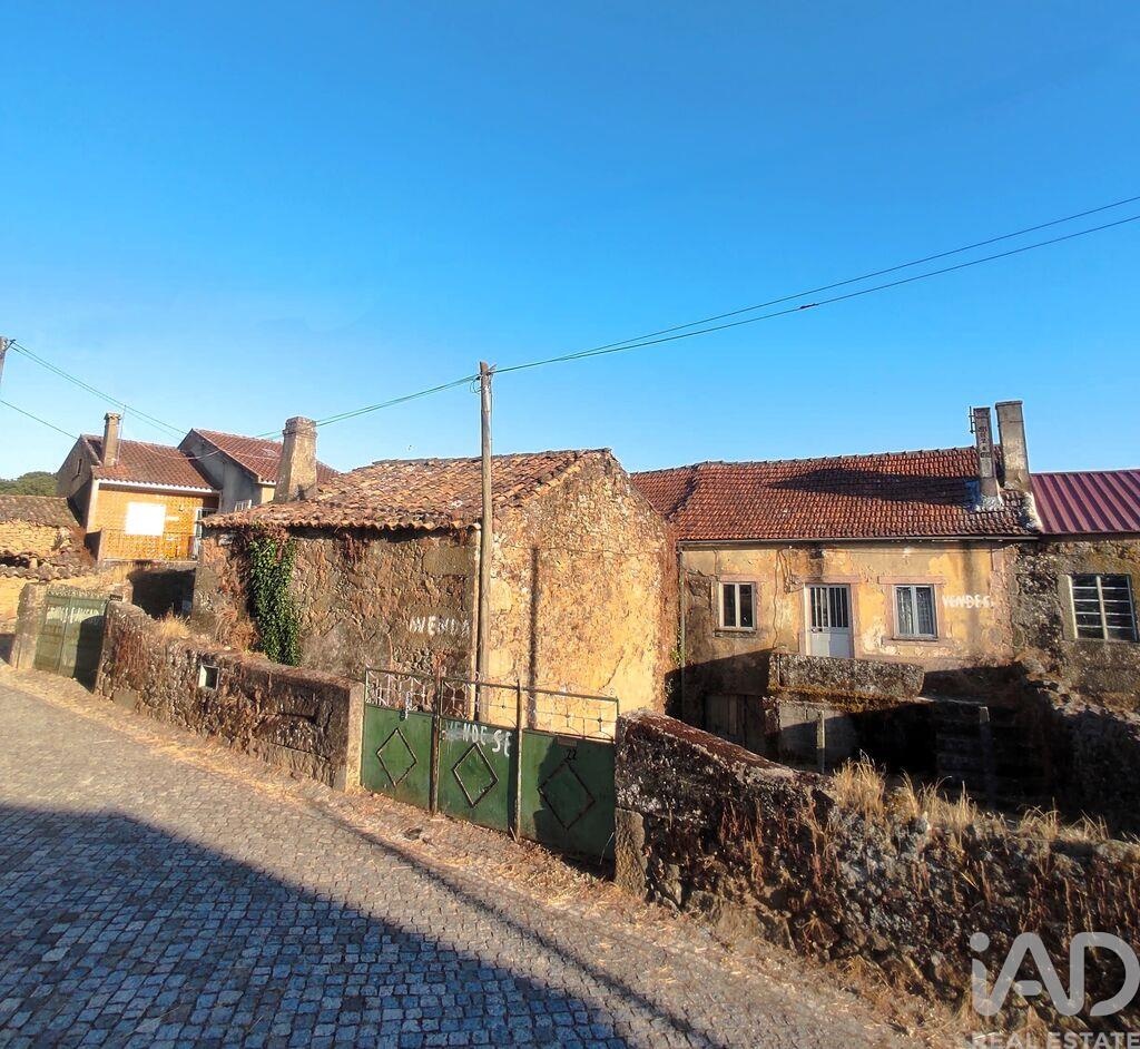 House in Quadrazais - view 1