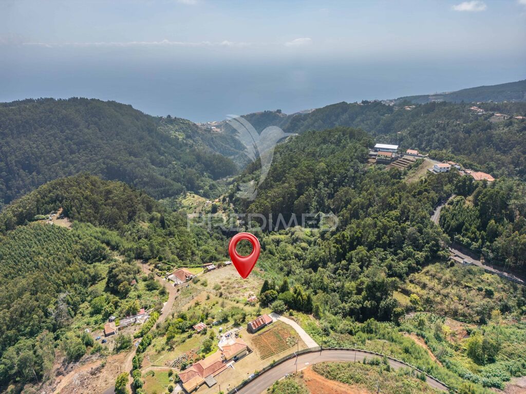 Land for sale in Armamar, Portugal — €98,000
