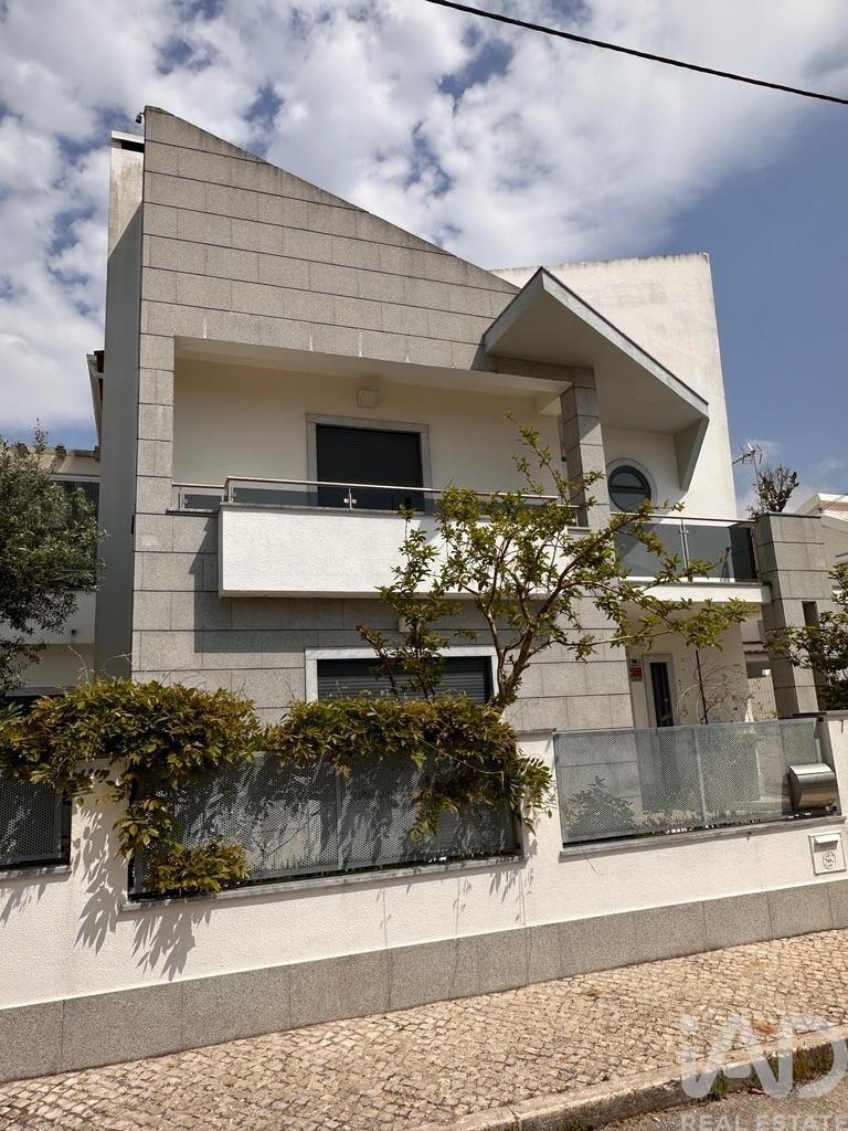 House in Charneca de Caparica - Image 2