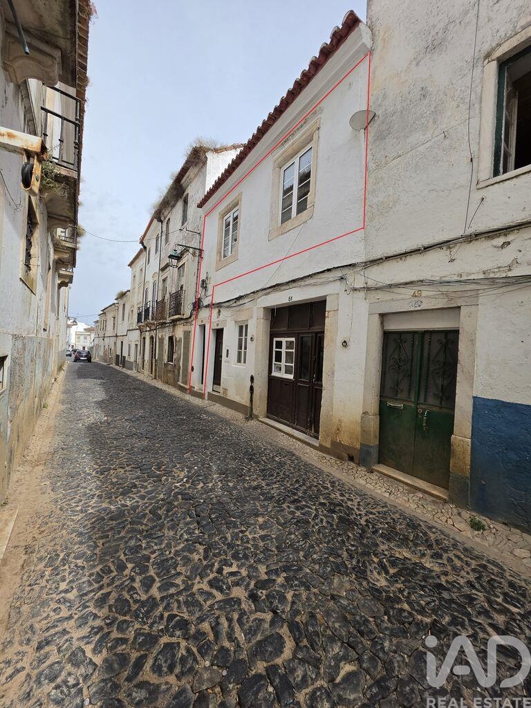 House in Estremoz (Santo Andre) - view 1