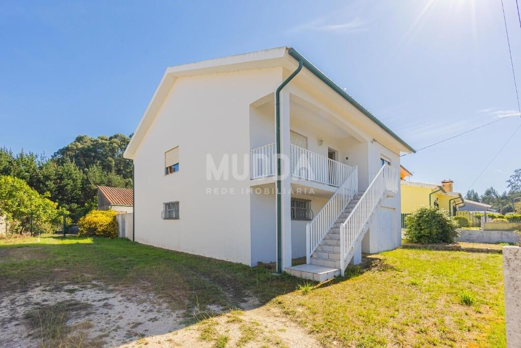 Moradia T3 para arrendamento em Eixo