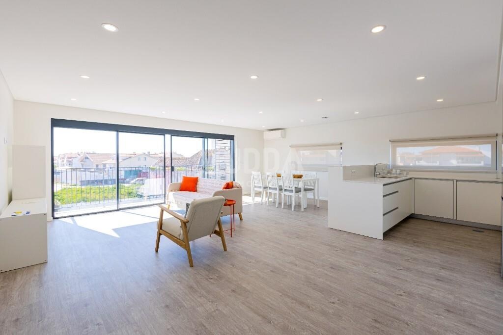 Apartamento T2 para arrendamento situado em São Salvador, Ílhavo.