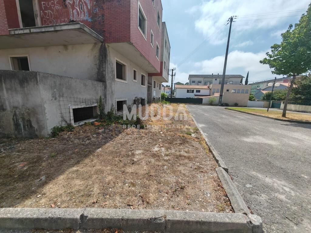 Lotes urbanos para construção em Azurva