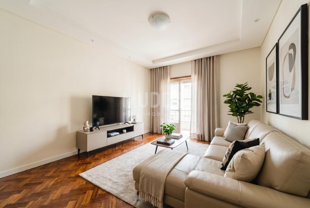 Excelente oportunidade no centro da Amadora: Apartamento T2 com localização e acessos imbatíveis!