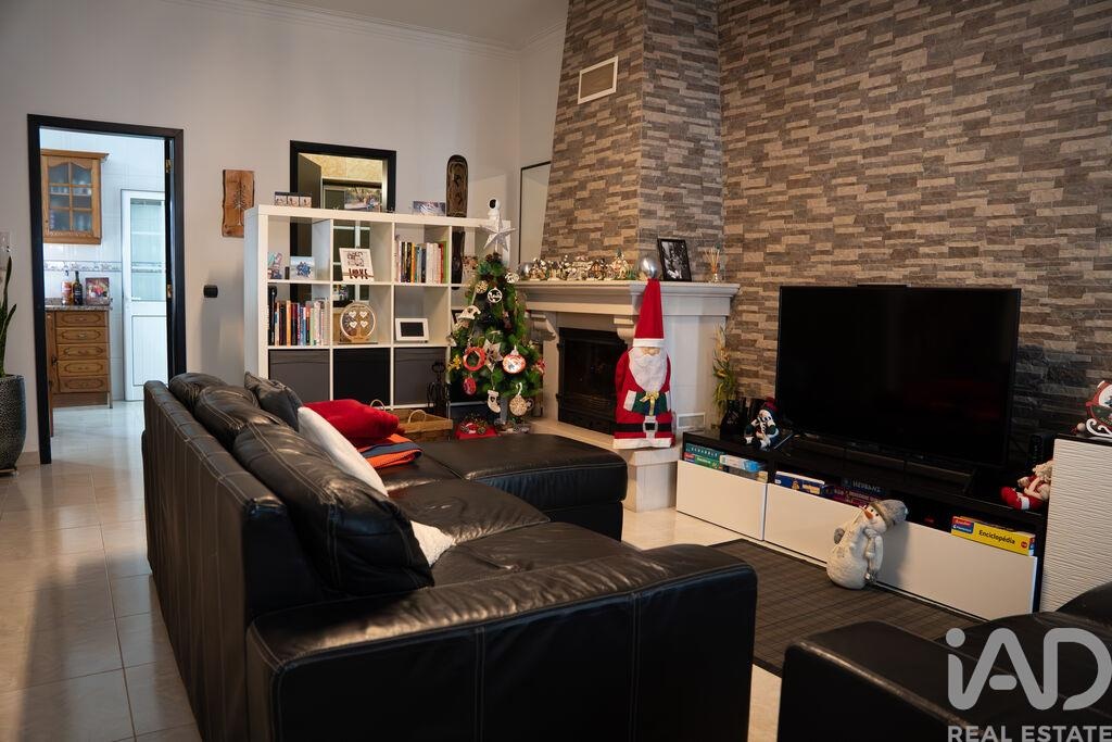 House in Samora Correia - Image 3