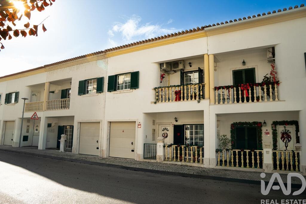 House in Samora Correia - view 1