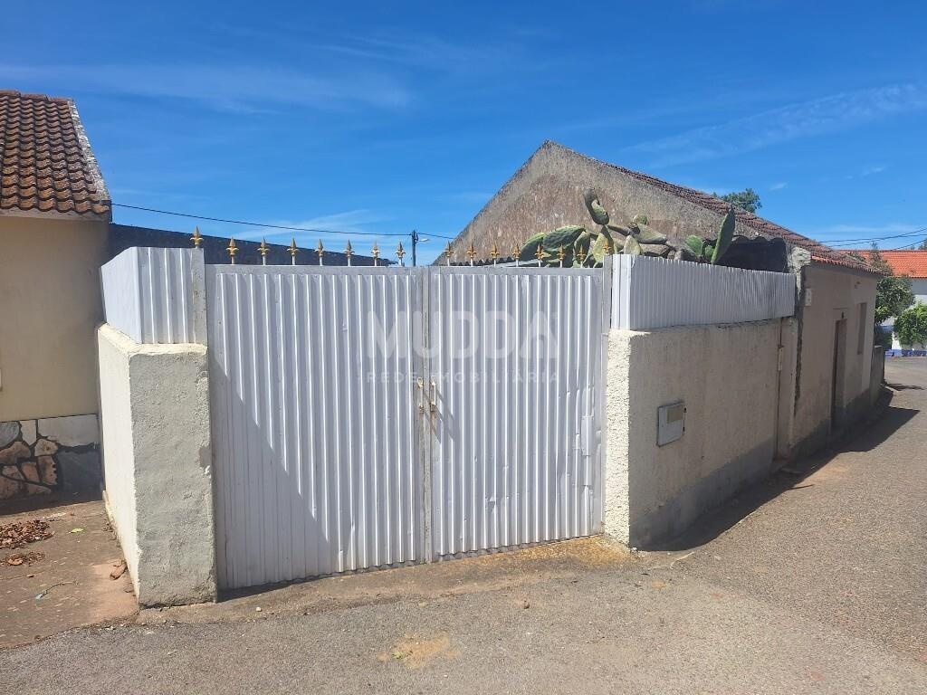 Armazém com enorme potencial para habitação no Peral 300m2 , Cadaval