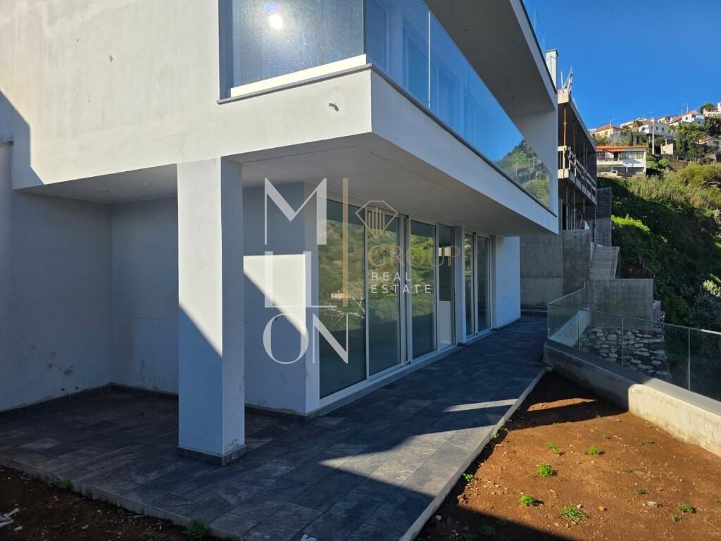 Moradia Moderna em Construção - Santa Cruz