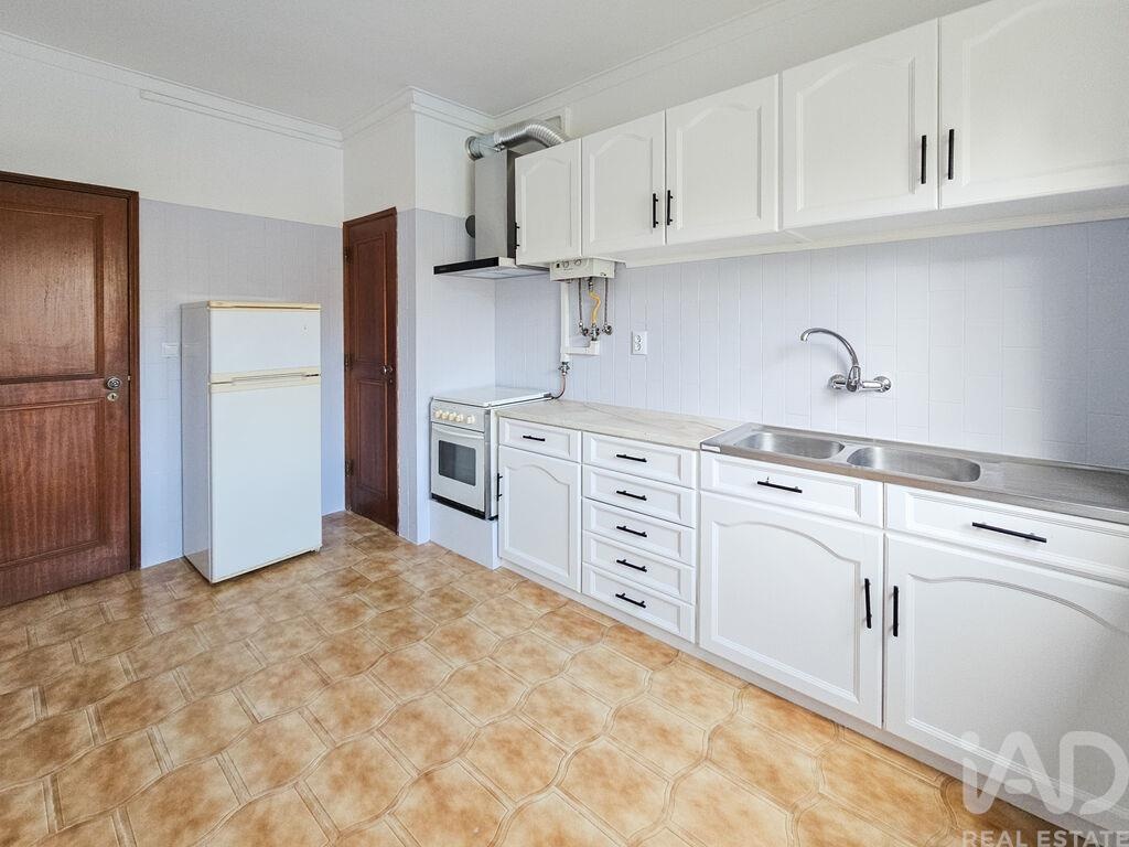 Apartment in Seixal - Image 3