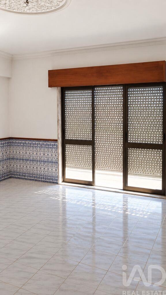 Apartment in Cacem - view 1