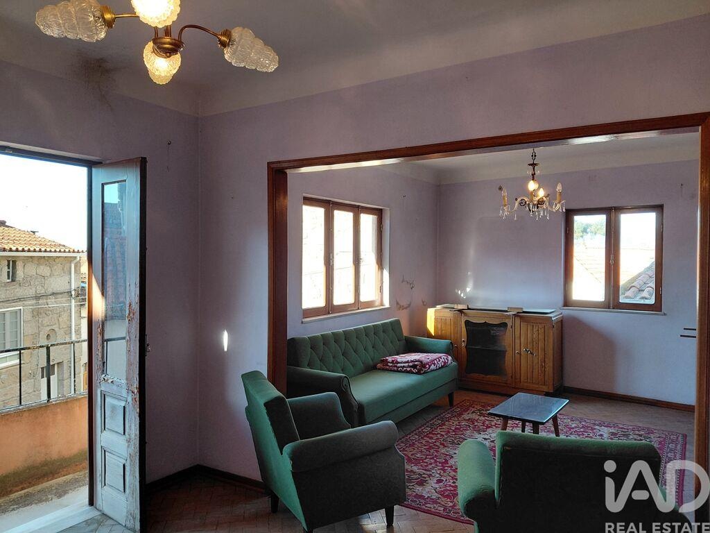 House in Covilha - Image 2