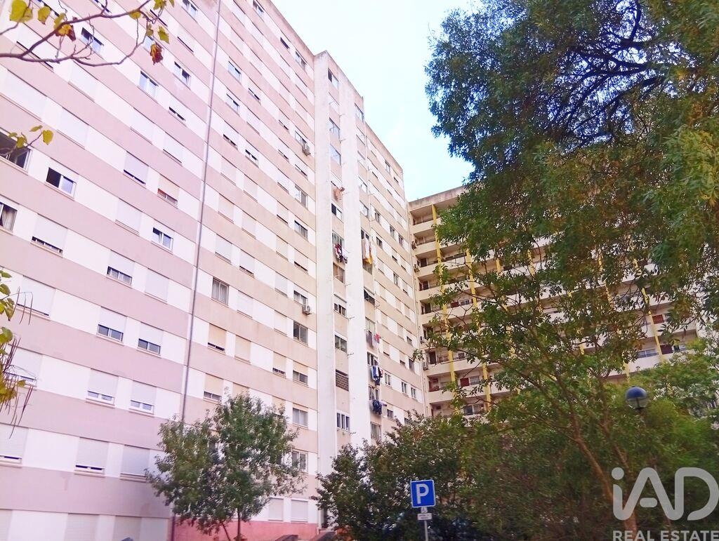 Apartment in Santo Antonio Dos Cavaleiros - view 1
