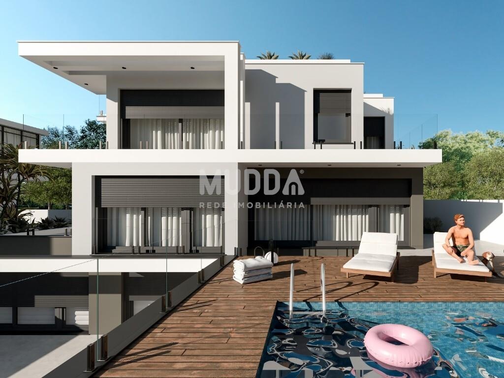 Moradia isolada de design contemporâneo nos Casais Mestre Mendo