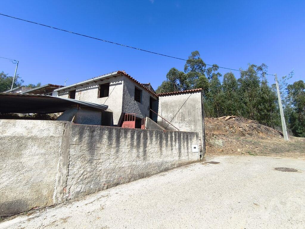 House in Miranda do Corvo - Image 3