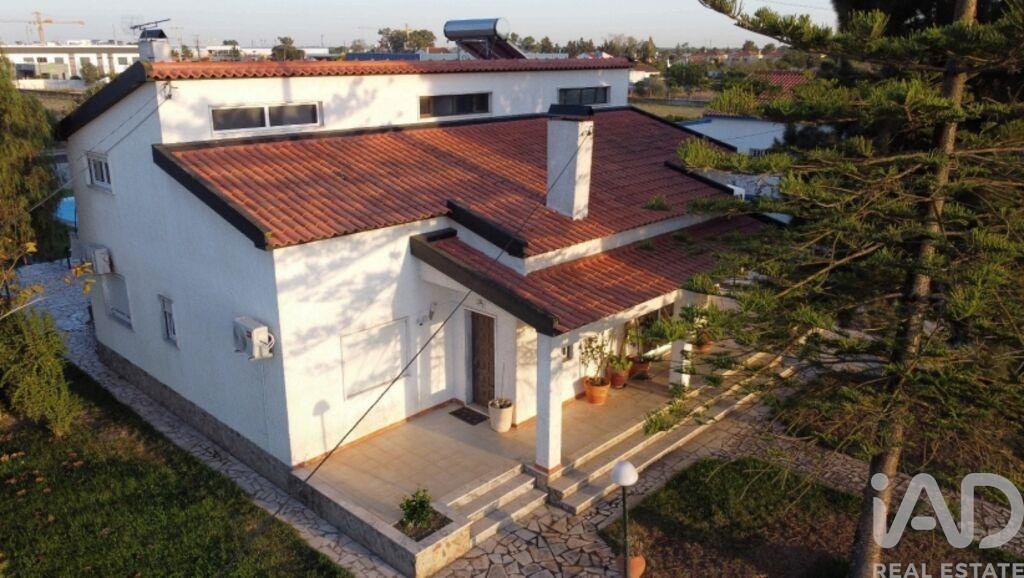 House in Samora Correia - Image 4