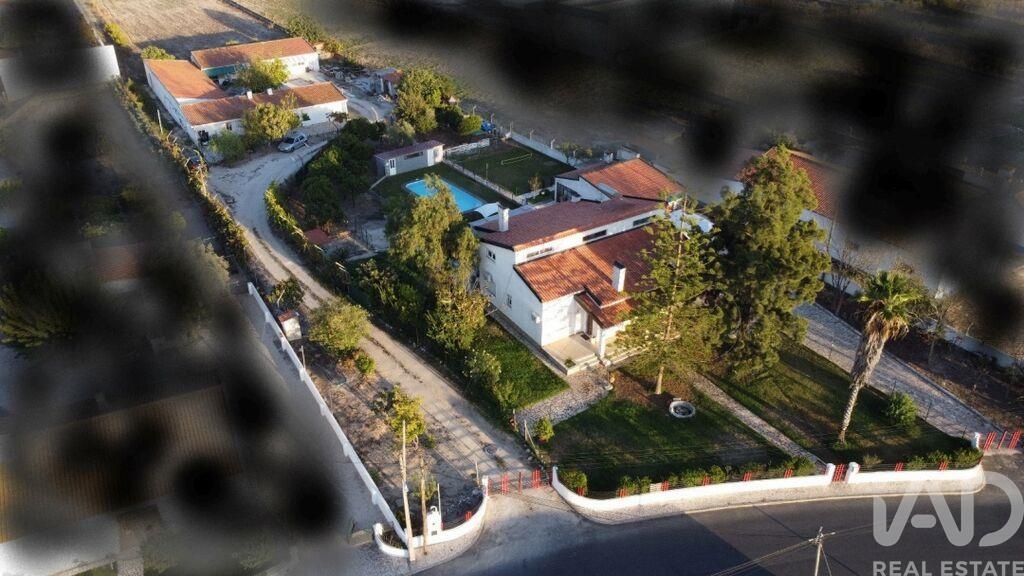 House in Samora Correia - view 1