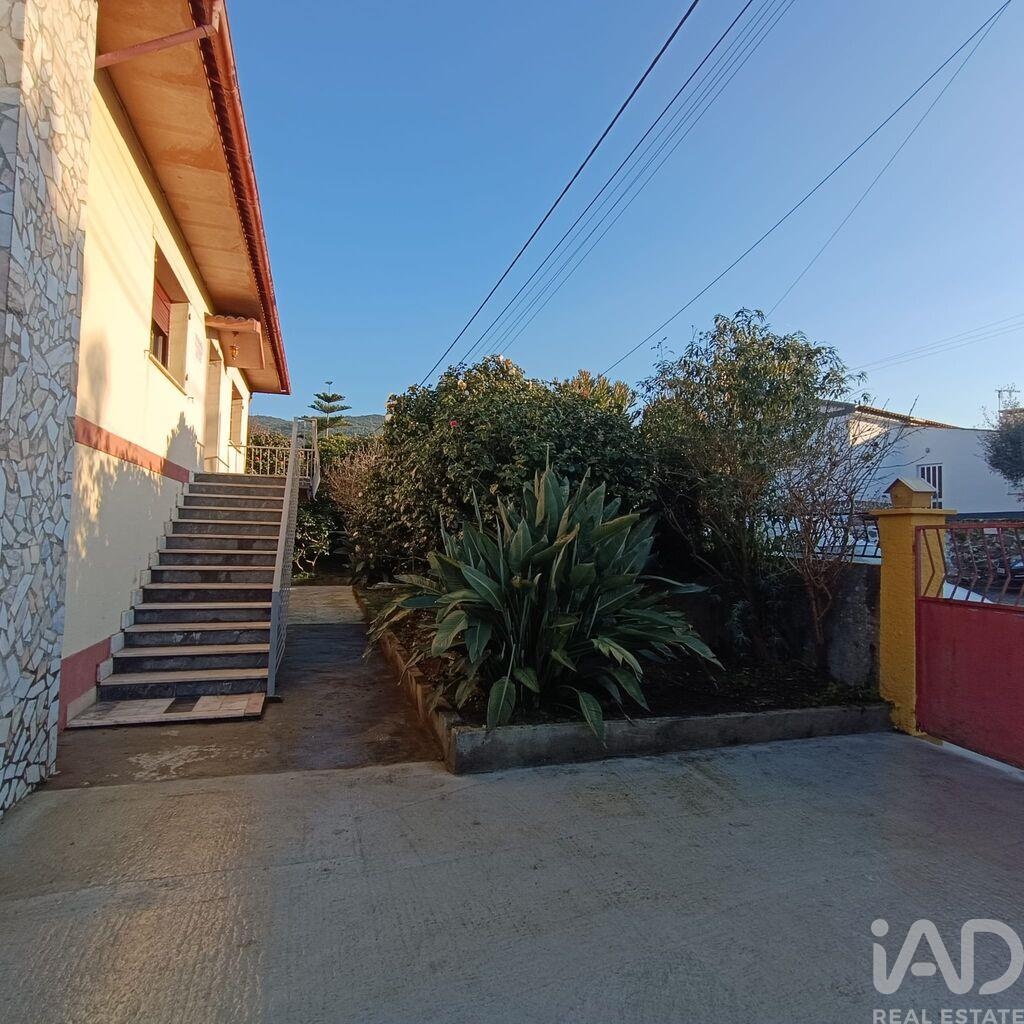 House in Portela - Image 4