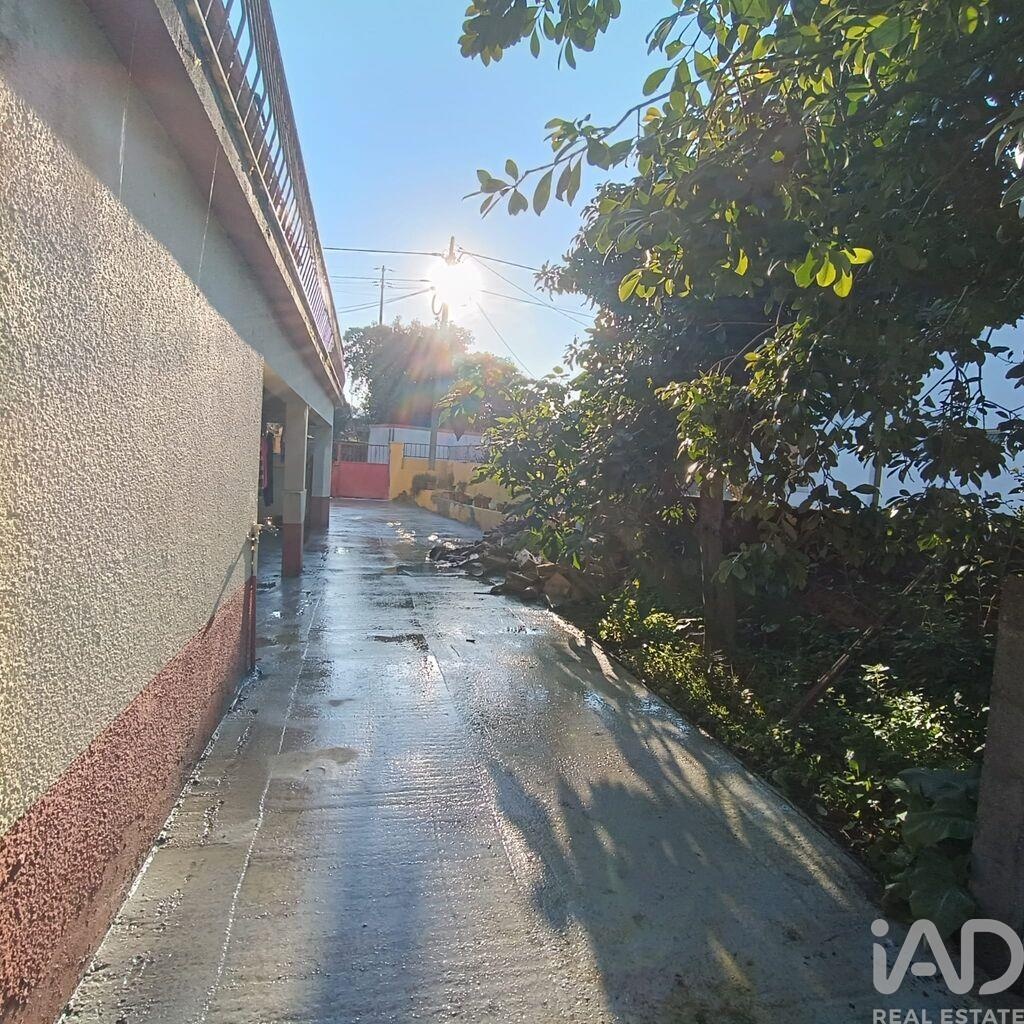 House in Portela - Image 3