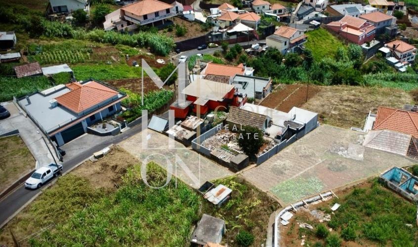 Terreno com duas moradias por restaurar - Pomar Dom João - Ponta do Sol