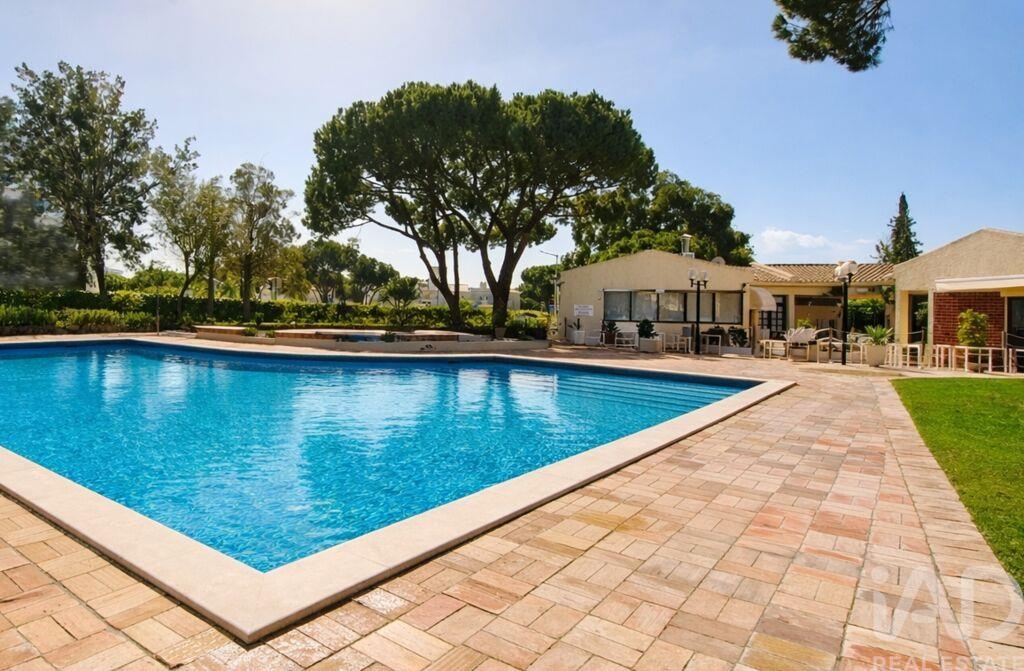 Apartment in Quarteira - Image 2