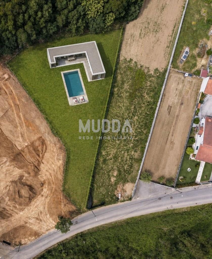 Terreno de 1.979 m² com Potencial Único junto ao LusoPark (Rio Meão)