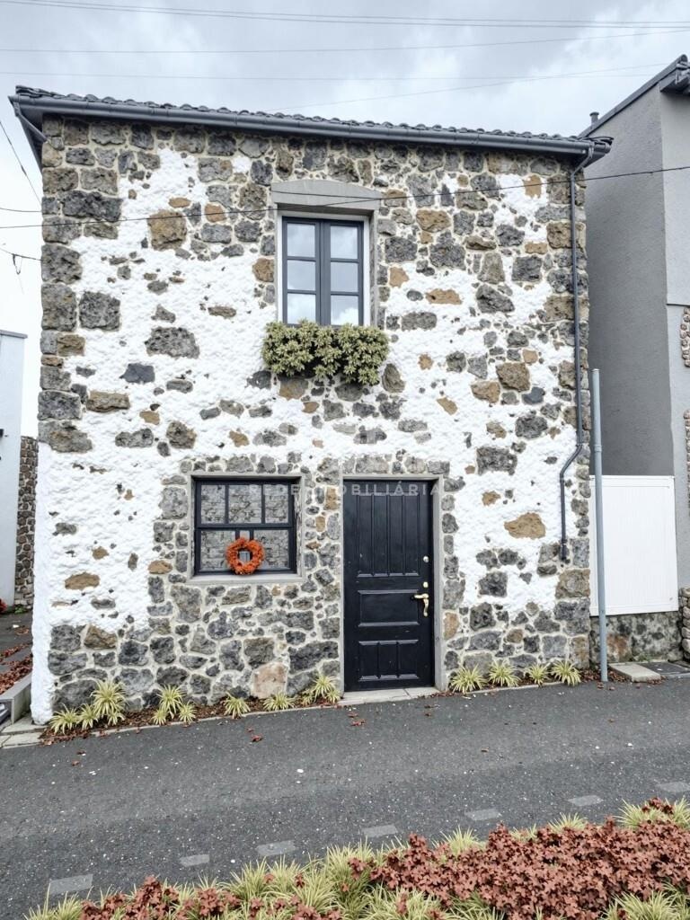 Moradia Unifamiliar com 9 Estúdios em Sanguedo