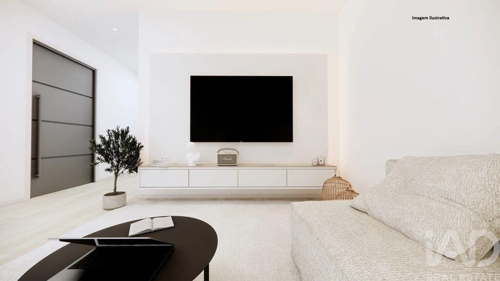 Apartment in Costa - Image 3