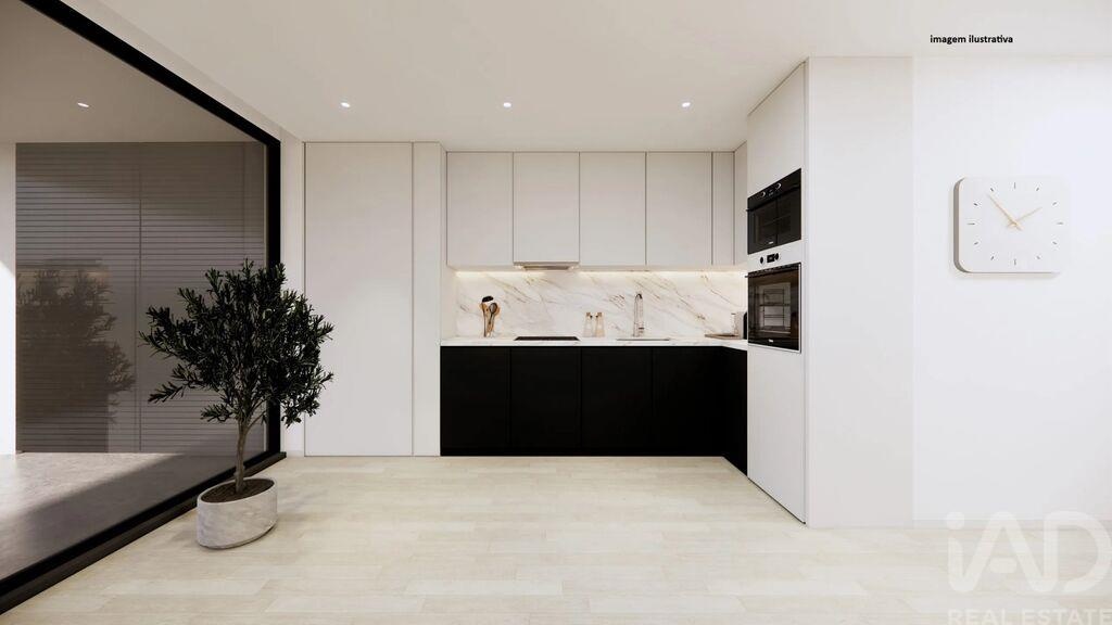 Apartment in Costa - Image 4