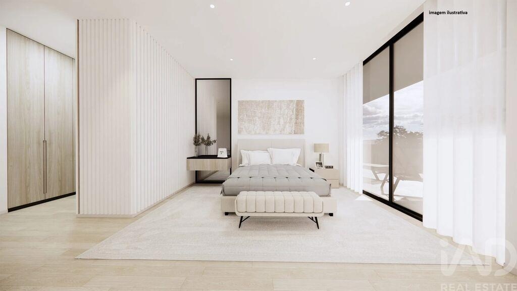 Apartment in Costa - Image 4