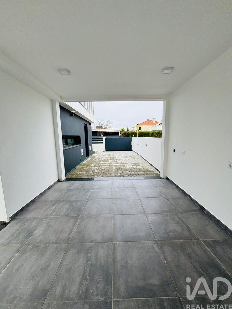 House in Brejos de Azeitao - Image 4